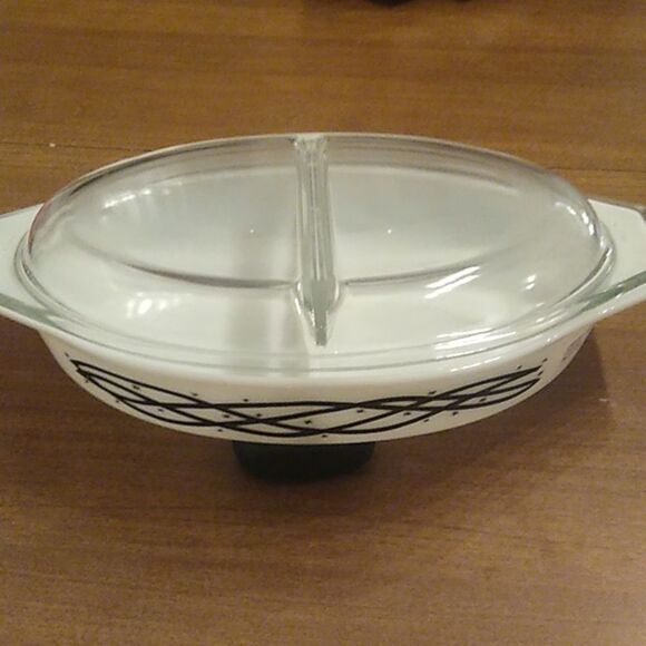 Pyrex 1958 Promo Divided Dish Barbed Wire with Divided Lid Cottagecore - Picture 4 of 7